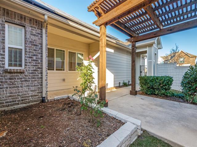 Building Photo - 532 Val Verde St