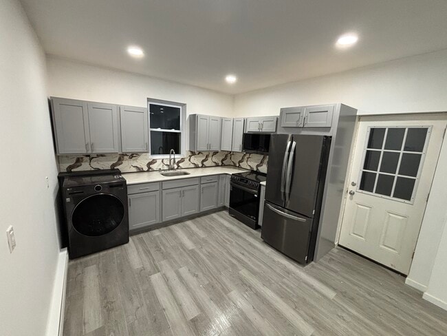 Kitchen - 37 Wyoming St