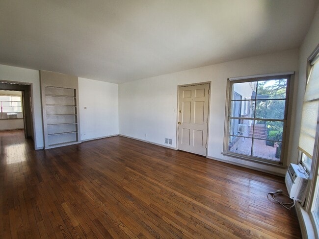 Building Photo - 2152 N Commonwealth Ave