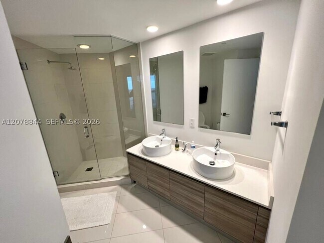 Foto del edificio - 121 NE 34th St