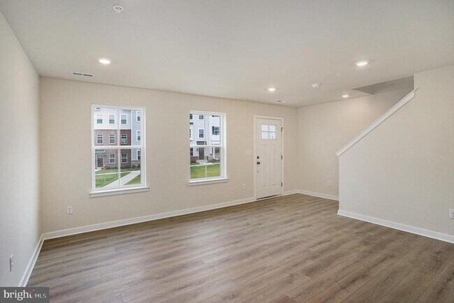 Foto del edificio - 708 Platinum Dr