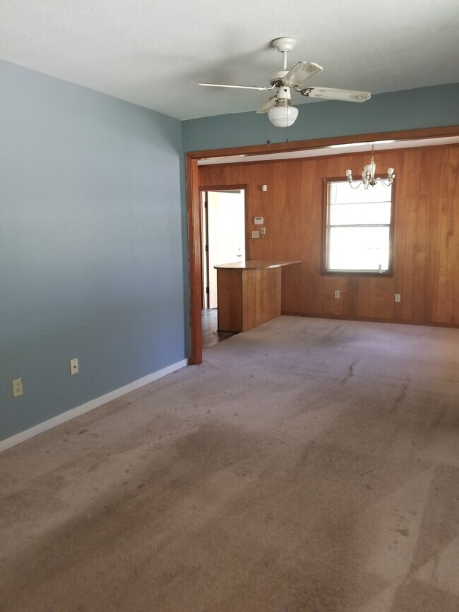 Building Photo - 3132 Charleston Dr
