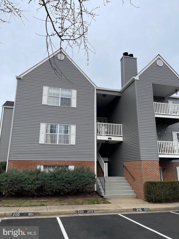 Building Photo - 200 Grosvenor Ln