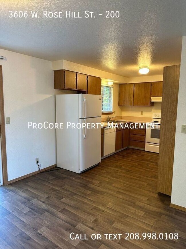 Building Photo - Close to BSU/Downtown this Upper level 2 b...