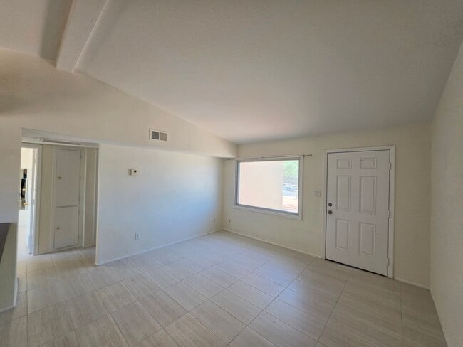 Building Photo - Move in special- 1 Month Free