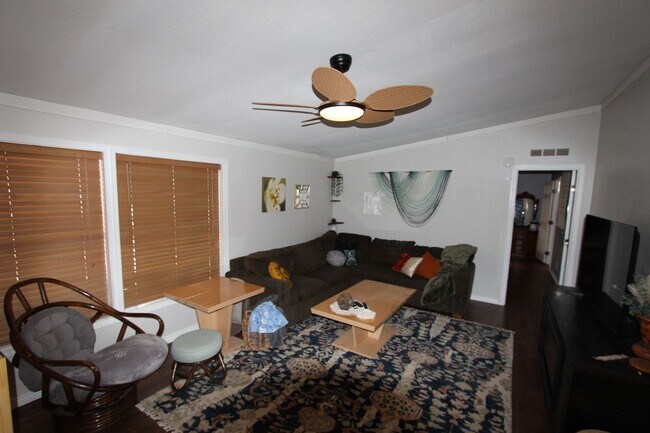 Foto del edificio - 5-Bedroom Home located in Railroad Springs