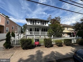 Building Photo - 976 Upper Gulph Rd