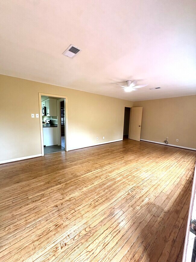 Foto del edificio - 3330 Band Rd