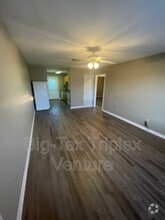 Building Photo - 267 N Pecan St