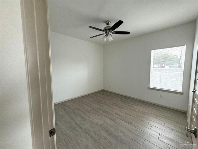 Foto del edificio - 7711 N 58th St