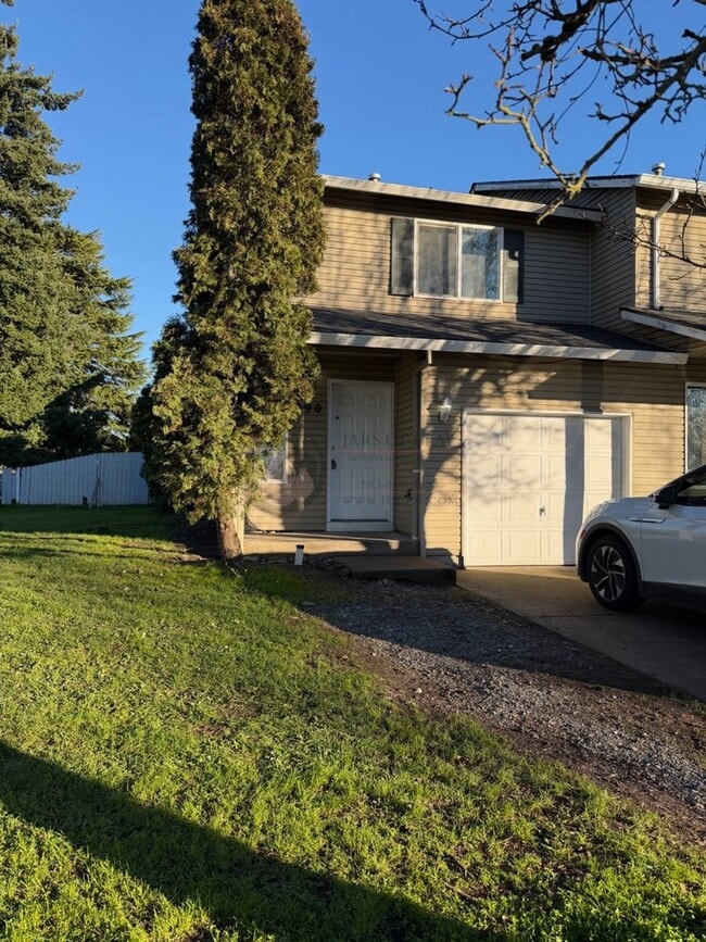 Building Photo - 992-994 Charter Pl NE