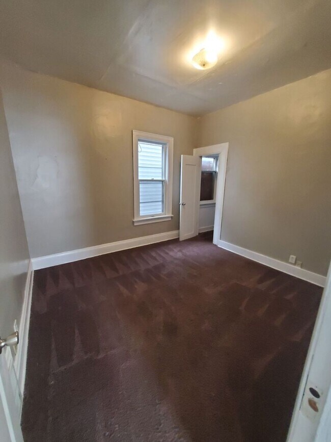 Building Photo - 1343-1345 N 32nd St. (Duplex)