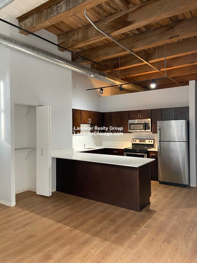 Building Photo - 125 E 21st St