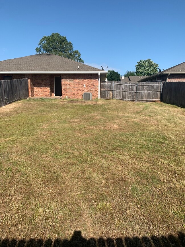 Building Photo - 1006 Aspen Ct