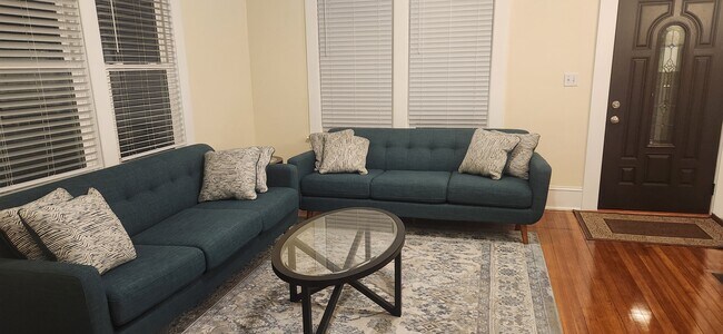 Foto del edificio - 703 W Markham Ave