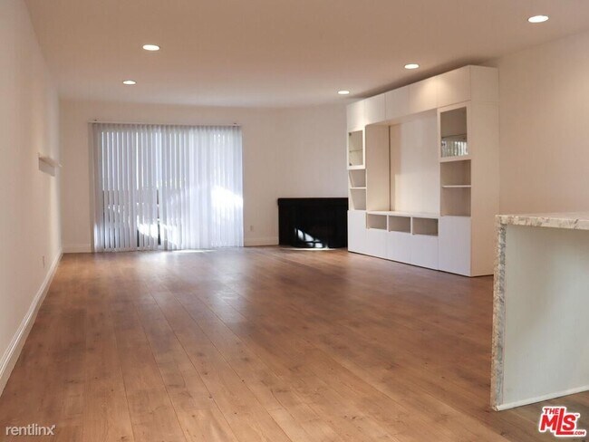 Foto del edificio - 3 br, 1.5 bath Condo - 1010 Hammond St Apt...