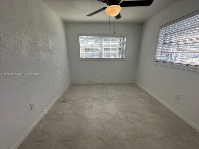 Foto del edificio - 307 E 5th St