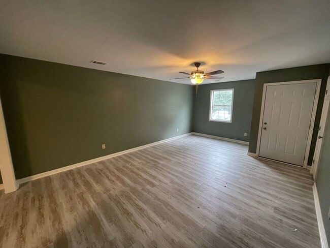 Building Photo - 121 Clyde Dr