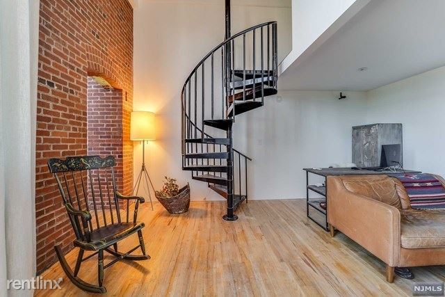 Foto del edificio - 1 br, 1 bath Condo - 366 Trenton Ave Unit 2C