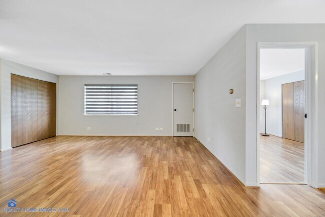 Building Photo - 550 Vine Ave