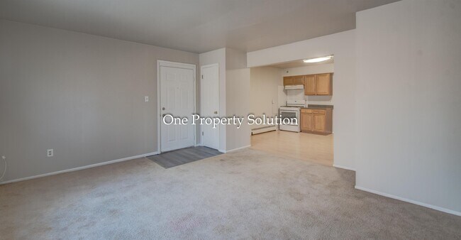 Building Photo - 801 E 32nd Ave