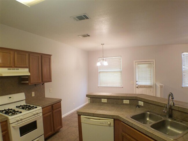 Building Photo - 2500 Allred Dr