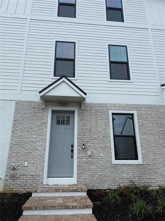Foto del edificio - 15051 Groveside Rd