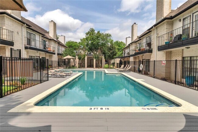 Foto del edificio - 1307 Kinney Ave