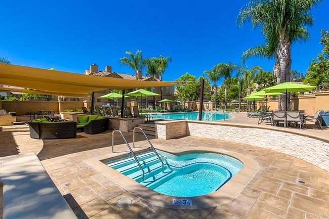 Building Photo - 13 Silverwind