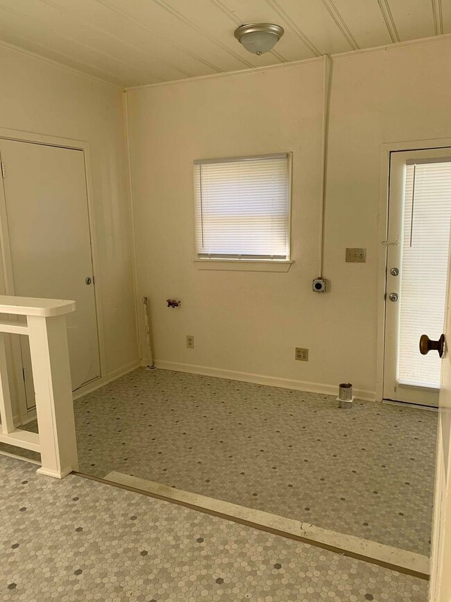 Building Photo - 3 Bedroom 1 Bathroom Home for Rent