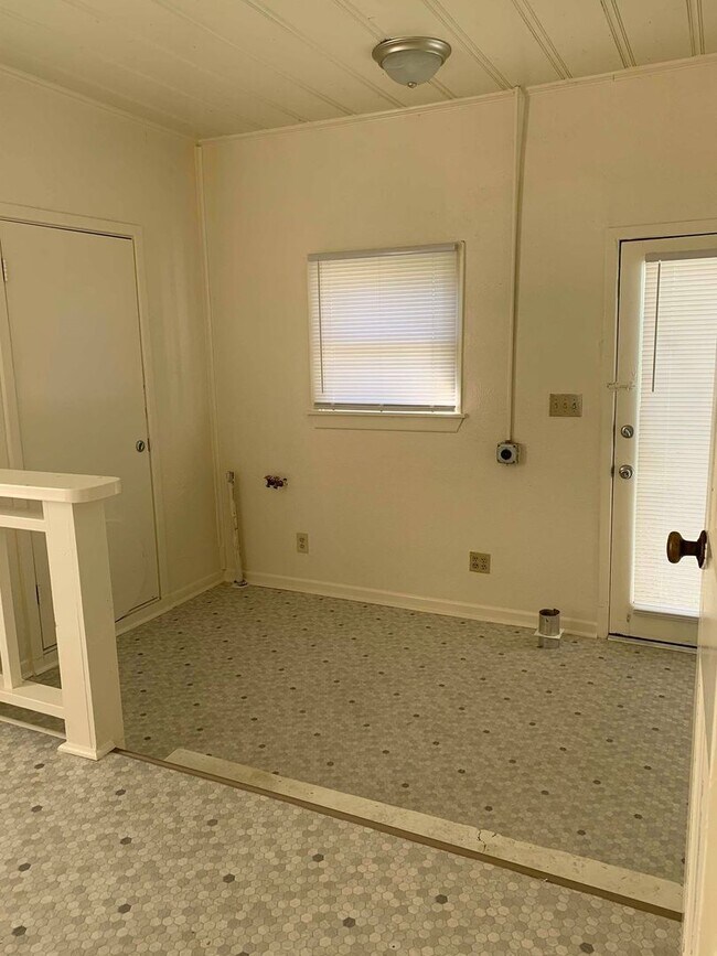 Foto del edificio - 3 Bedroom 1 Bathroom Home for Rent