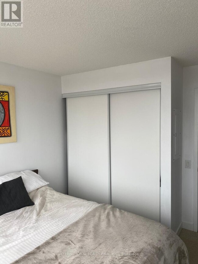 Building Photo - 121 McMahon Dr