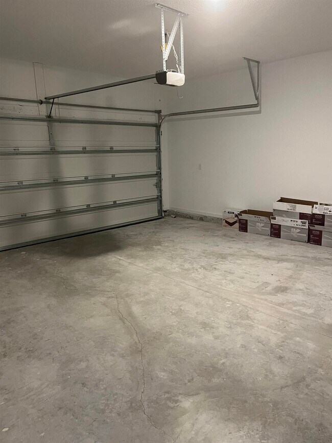 Building Photo - 207 Silver Myrtle Ct
