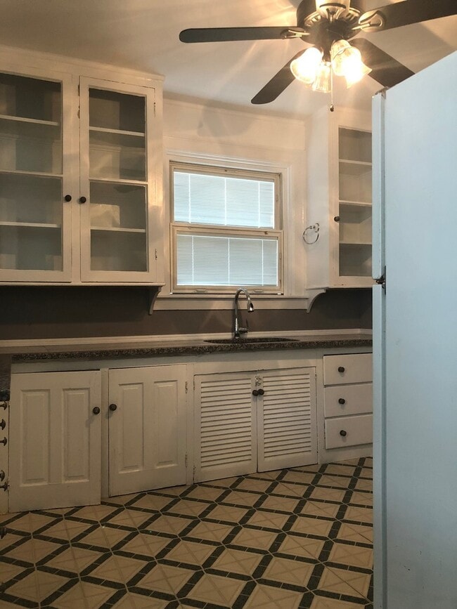 Foto del edificio - 423 - 425 Wayland Avenue