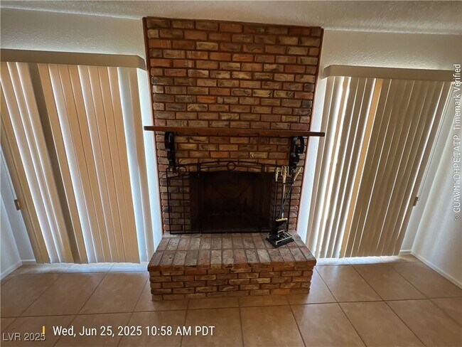 Foto del edificio - 5309 Longridge Ave