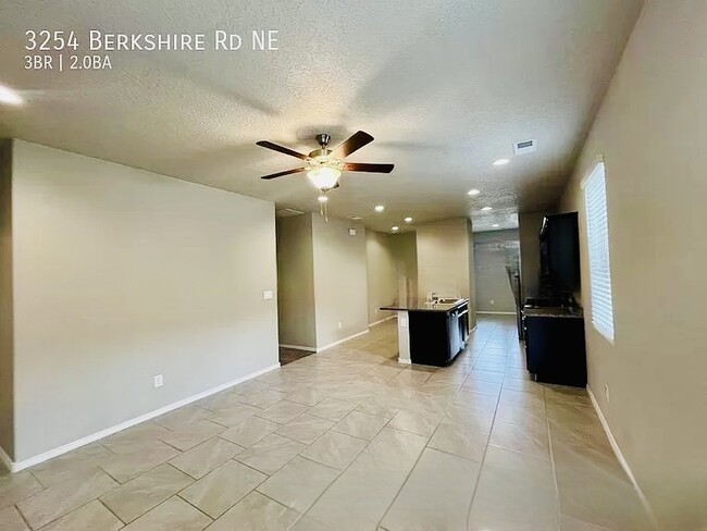 Foto del edificio - 3254 Berkshire Rd NE