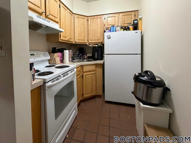 Building Photo - 81 Essex St