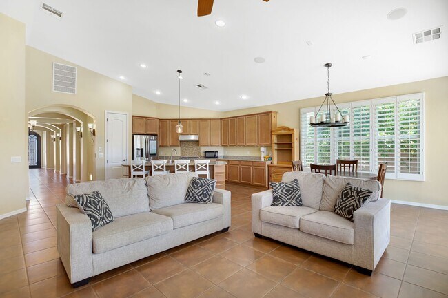 Foto del edificio - Charming Home with heated Pool & Spa! Amaz...