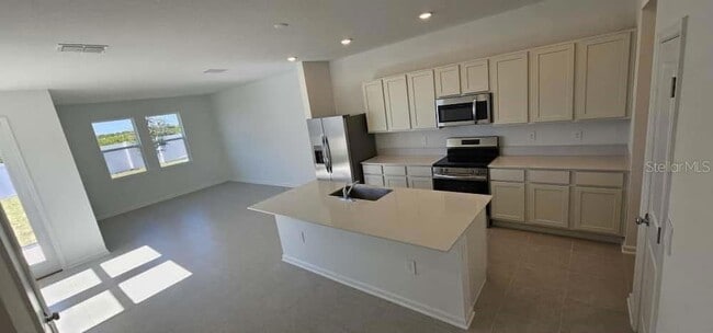 Building Photo - 548 Hart Ln