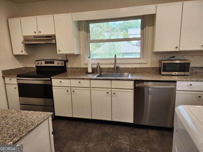 Building Photo - 2037 Lively Ridge Rd NE