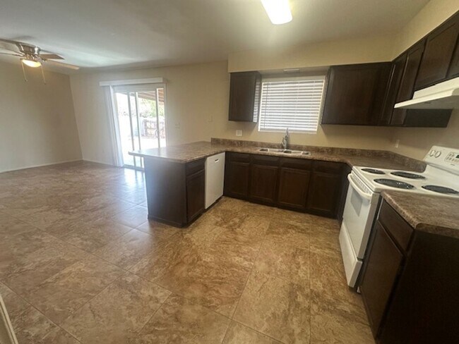 Foto del edificio - TEMPE HOME FOR LEASE