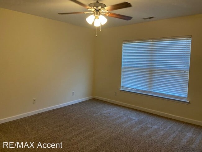 Building Photo - 3 br, 2.5 bath House - 640 Summer Hill Way