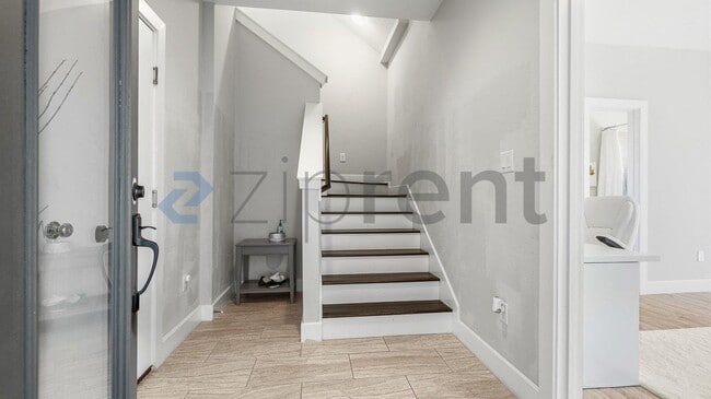 Building Photo - Unit