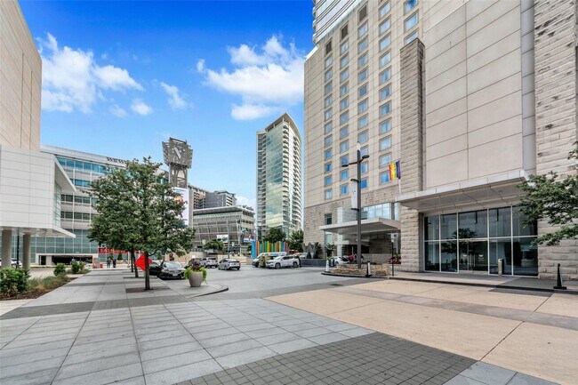 Foto del edificio - 2430 Victory Park