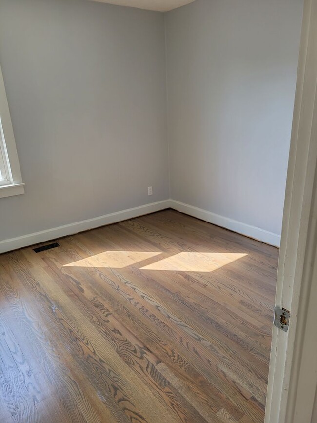Foto del edificio - 3 bed 1 bath on Knob Creek Rd. near Johnso...