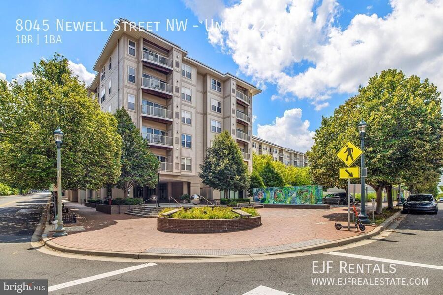 Foto principal - 8045 Newell St