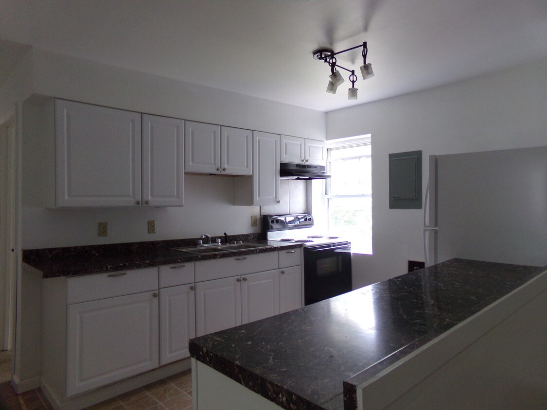 Foto principal - 30 Black Creek Rd