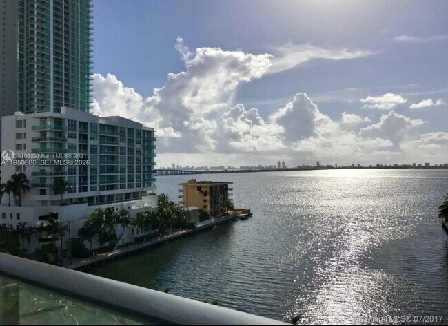 Foto del edificio - 460 NE 28th St