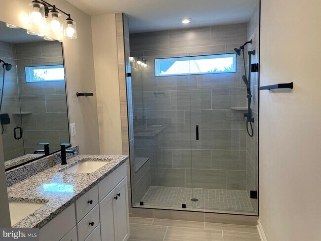 Foto del edificio - 3816 Drayton Ct