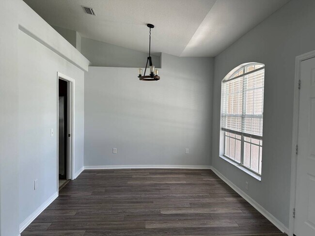 Foto del edificio - 1535 Heartwellville St NW